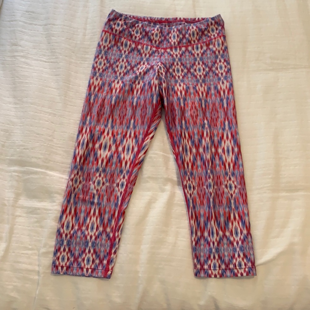 Pink blue and white pattern cropped leggings